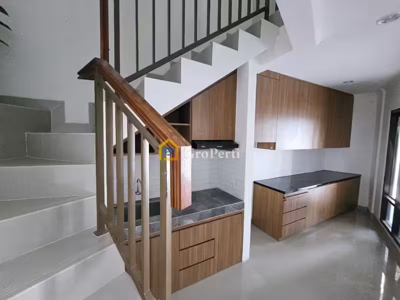 Di Jual Rumah Siap huni 4 kamar dekat mall Green Pramuka  - 2