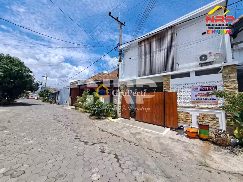 Dijual Rumah Cantik Terawat, 2 Lantai, Siap Huni, Jual Cepat BU - 2