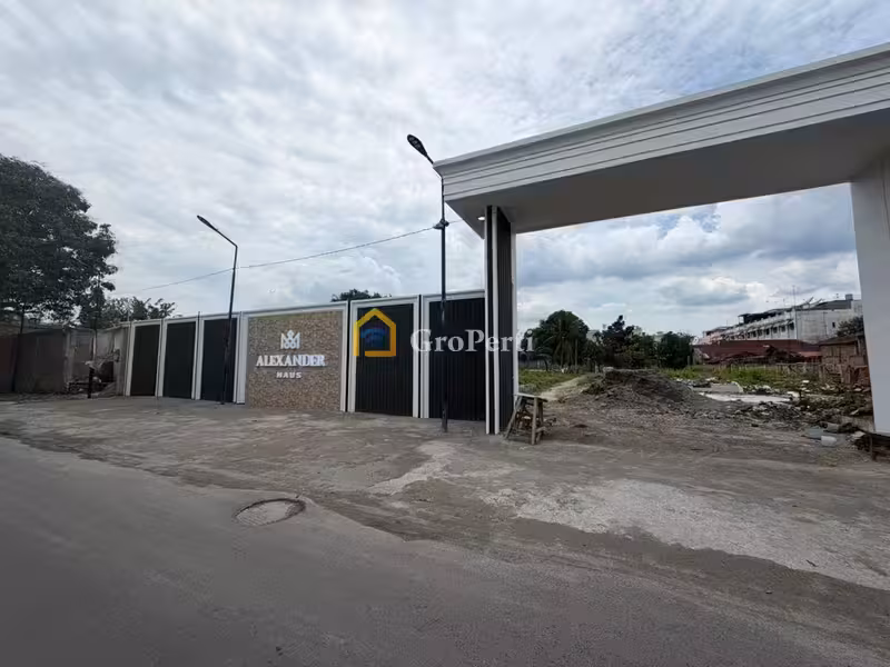 Alexander Haus Krakatau Medan – 2.5 Lantai Mewah, Hanya 20 Meter ke Jalan Raya! - 2