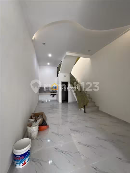 Dijual Brand New Rumah Bojong Jakbar Unit Ready Luas Tanah 100m² dan Harga Terjangkau - 3