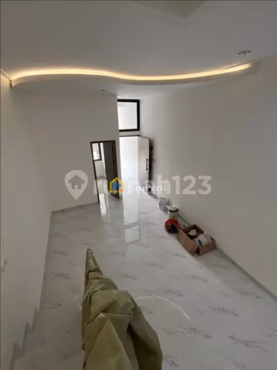 Dijual Brand New Rumah Bojong Jakbar Unit Ready Luas Tanah 100m² dan Harga Terjangkau - 2