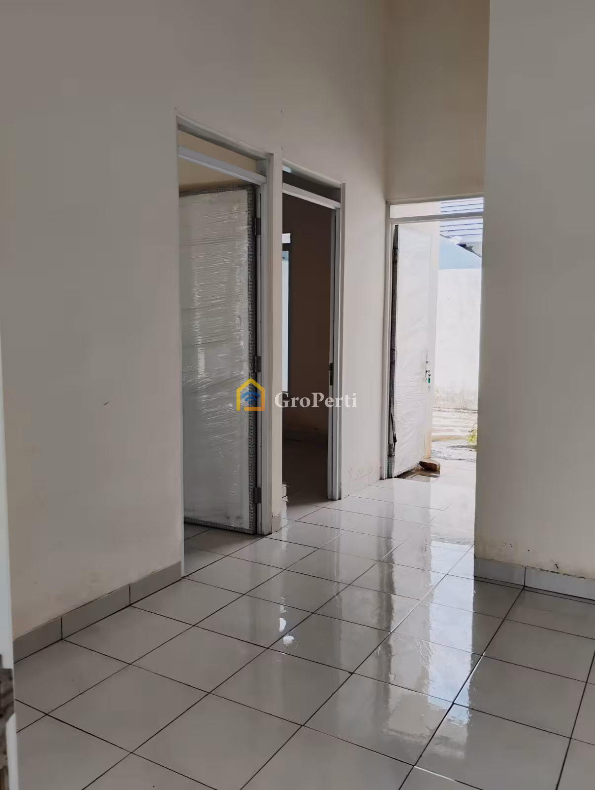 Rumah Modern Minimalis Situsari Cileungsi – Lokasi Pinggir Jalan Raya, Sisa Lahan Luas! - 2