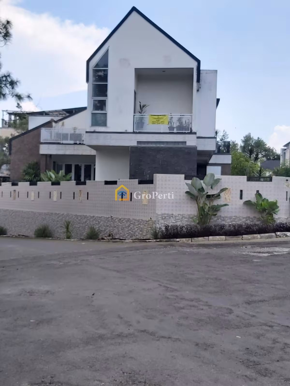 Rumah Hook Luas dan Mewah dekat Masjid DT Aa Gym Gegerkalong Girang - 2