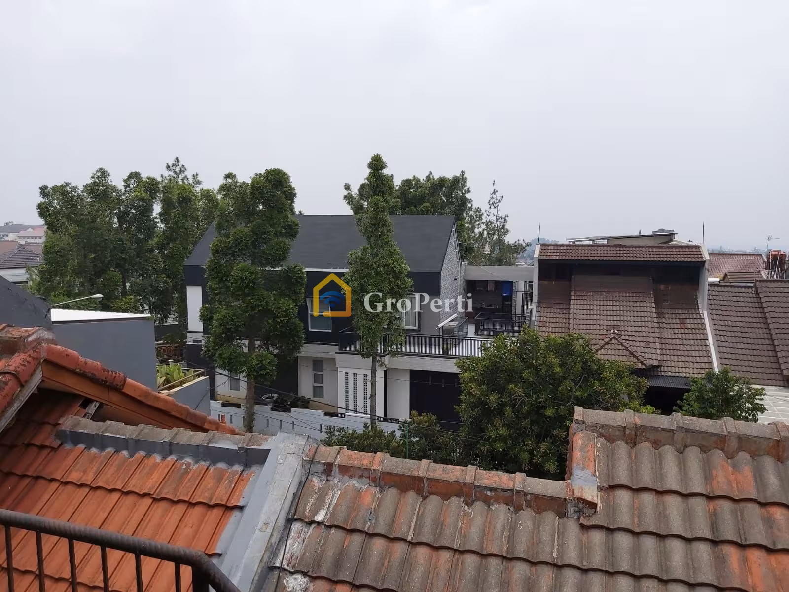 Rumah Hook Luas dan Mewah dekat Masjid DT Aa Gym Gegerkalong Girang - 4
