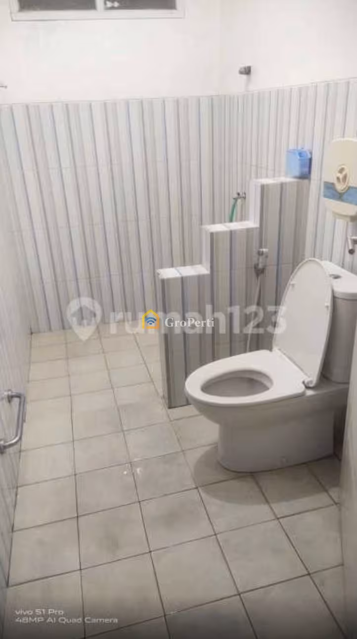 Disewakan Rumah 2 Lantai Turangga Bandung Jl BKR Buah Batu LB 140m2 Garasi 2 Mobil 3 Mnt Stasiun Kiaracondong - 2