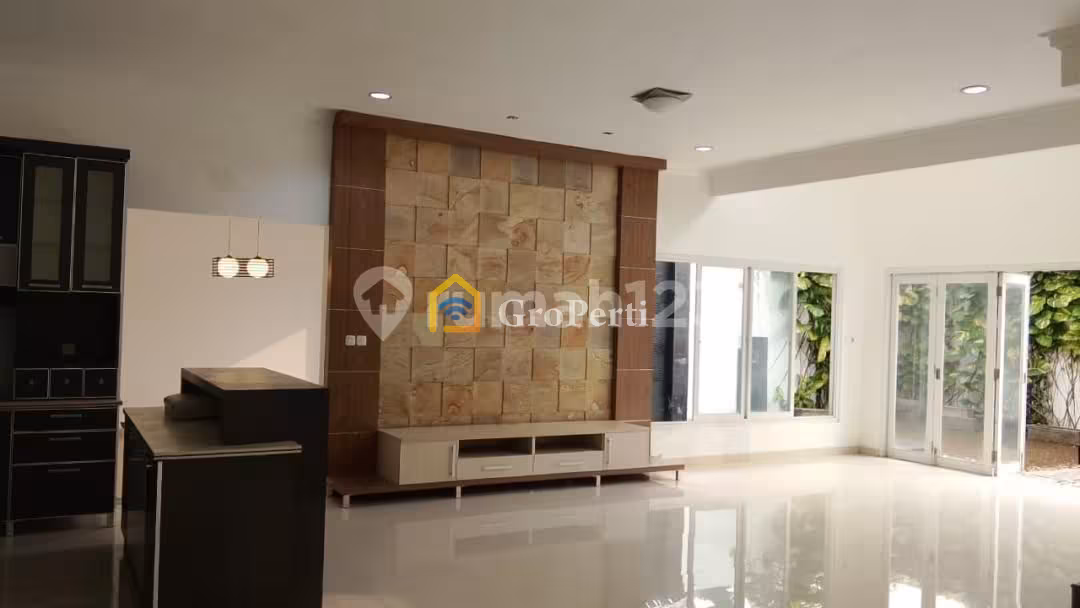Sewa Rumah Mewah di Puspita Loka, BSD dengan Lingkungan Asri dan Lokasi Strategis - 3