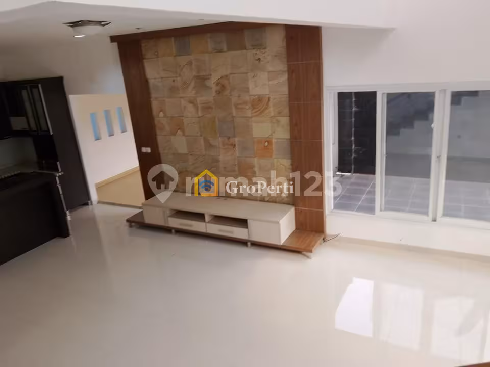 Sewa Rumah Mewah di Puspita Loka, BSD dengan Lingkungan Asri dan Lokasi Strategis - 4